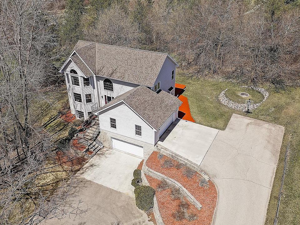 1st image of 318 Sand Dr
