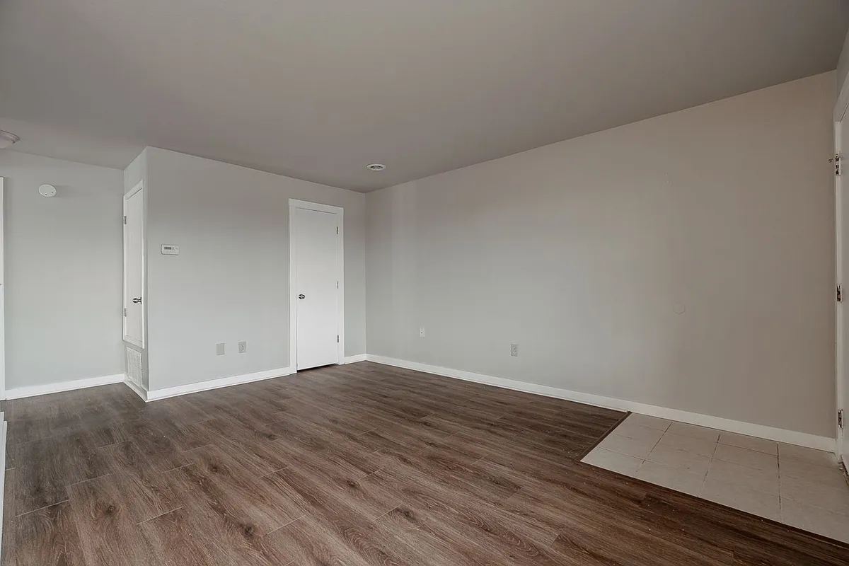 Building Photo - Sunset Drive 1217
