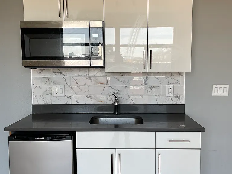 531 N Budd St #3F — Photo 1