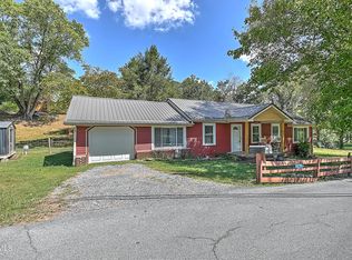 404 Dover Ave, Mt Carmel, TN 37645