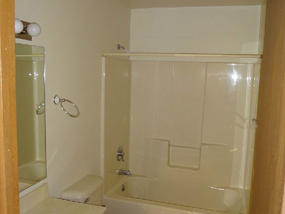 3rd image of 1770 Lombard Ave Unit 4