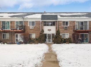 10389 Dearlove Rd APT 1A, Glenview, IL 60025