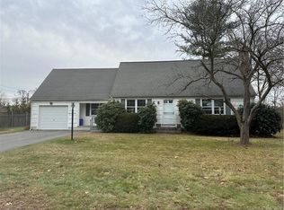 28 Whitewood St, Old Saybrook, CT 06475