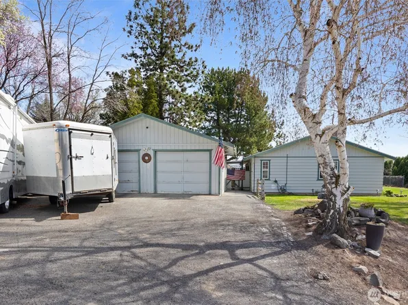 705 N 12th Street, Selah, WA 98942