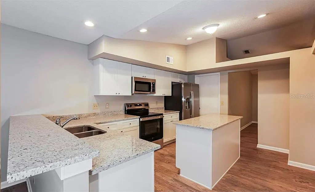 4 bed, 2.0 bath, 2163 sqft, $2,000 — Photo 4