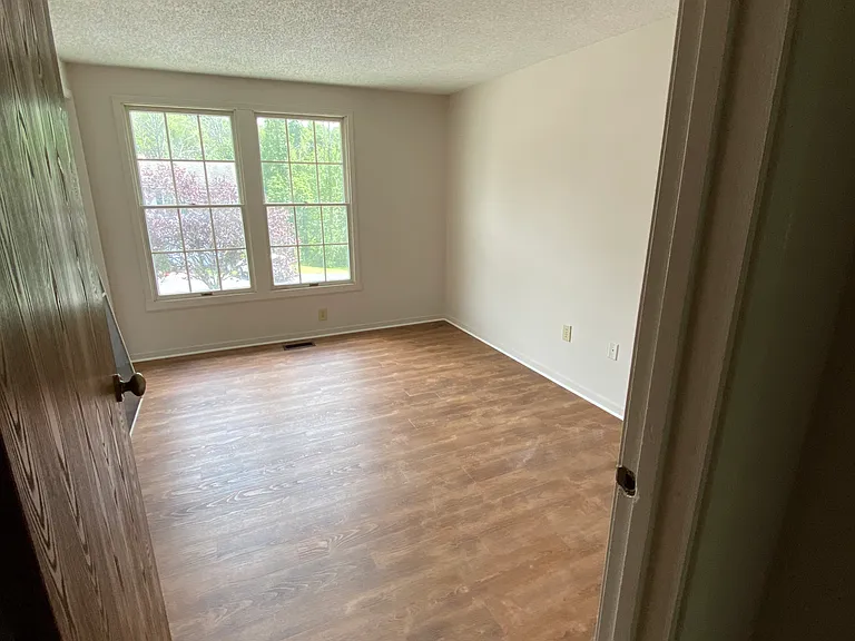 18 Lakeview Heights Dr — Photo 3