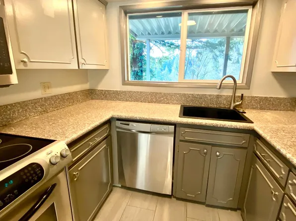 1427 SW 66th Ave, Portland, OR 97225