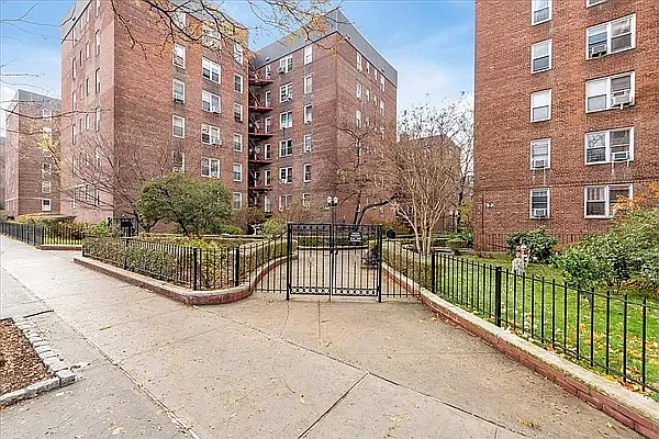 Rented by New York Realty Minimax Inc | media 22