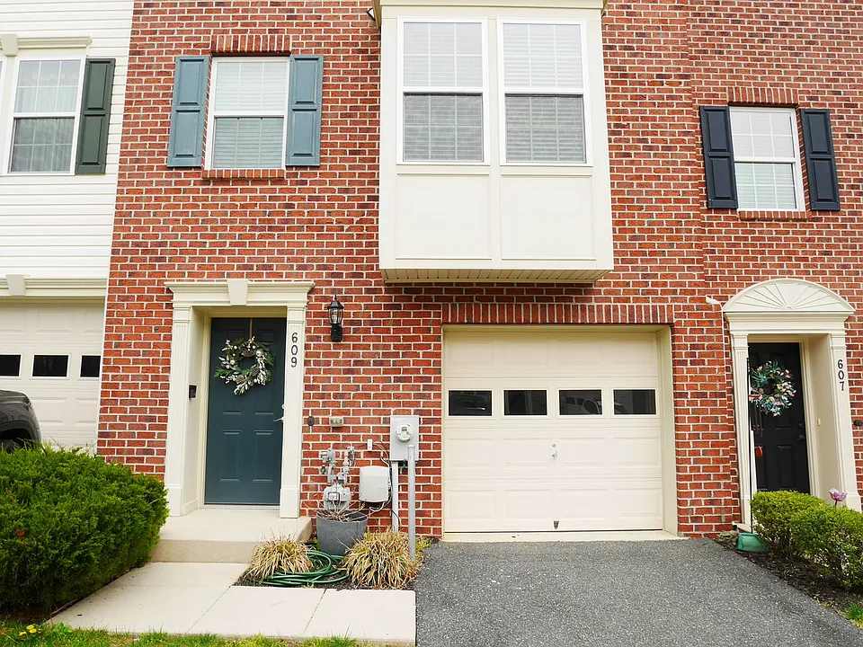 609 Switchman Dr