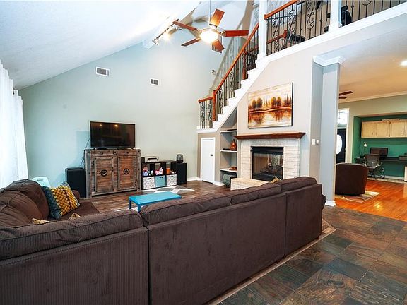 3rd image of 825 Sky Wood Ct