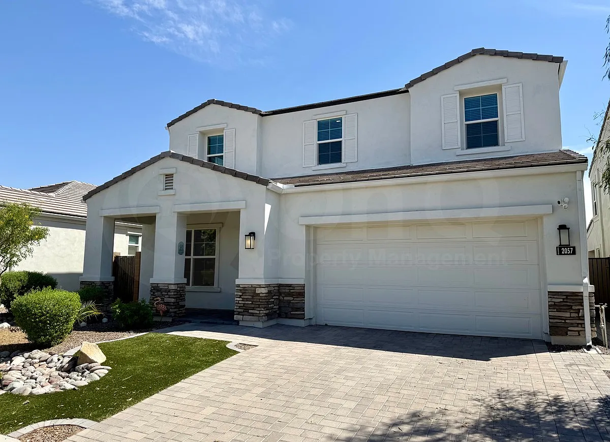 5 bed, 3.5 bath, 3311 sqft, $3,999 — Photo 2