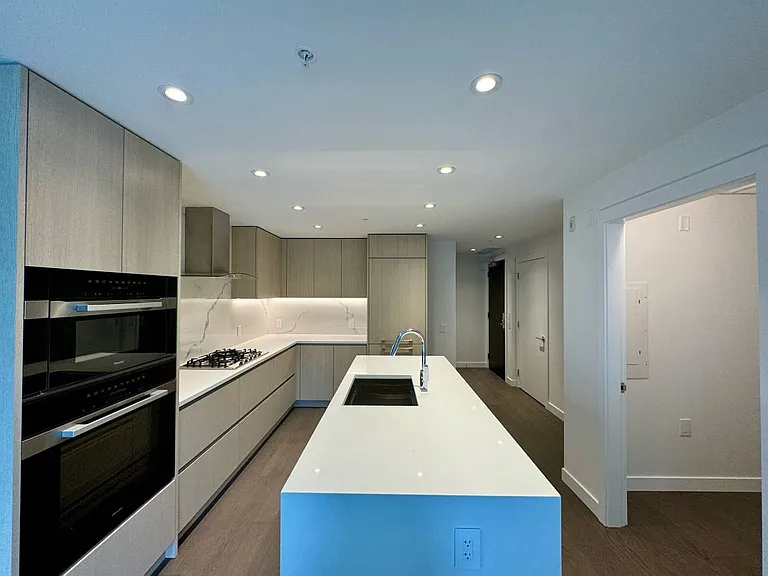 5168 Cambie St #213 — Photo 9