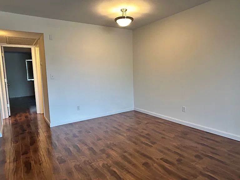 740 W Elm St #235 — Photo 7