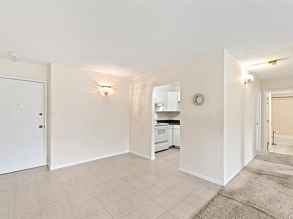 3rd image of 10 Williams St APT 20