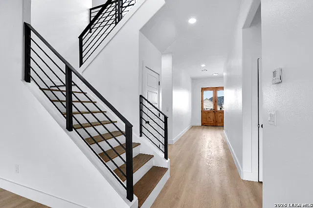 5 bed, 3.0 bath, 2203 sqft, $3,200 — Photo 3