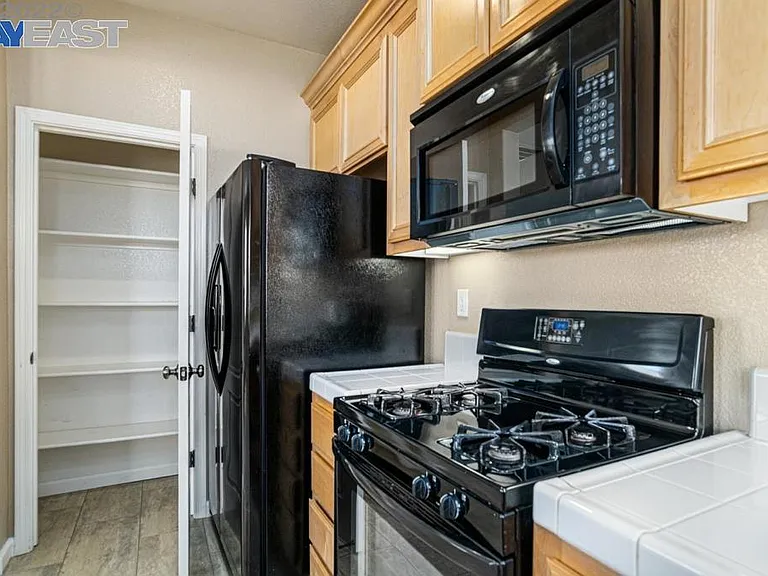 694 W Corazon Way — Photo 4