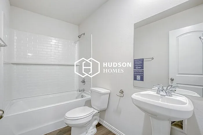 918 San Antonio St — Photo 11