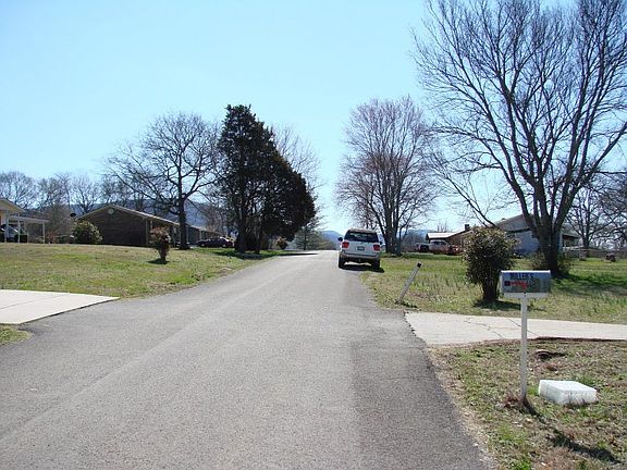 5th image of 448 Woodmont Dr