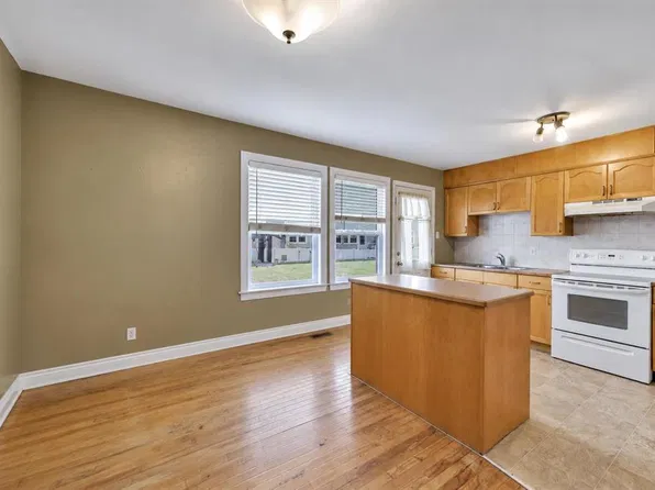 11 S Poplar Cres, Red Deer County, AB T4S 1V3