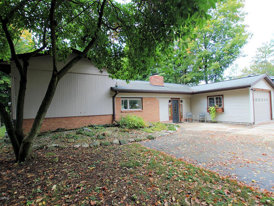 1st image of 407 Vista Ln