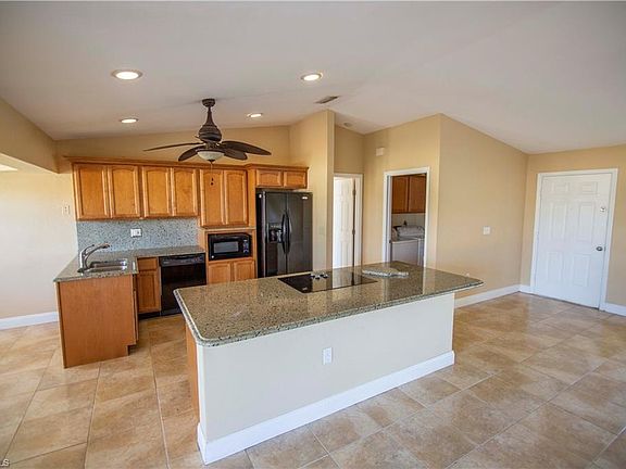 3rd image of 3031 SW 12th Ave