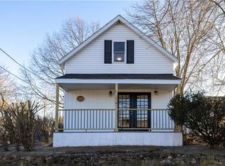 82 Middle St, Riverside, RI 02915