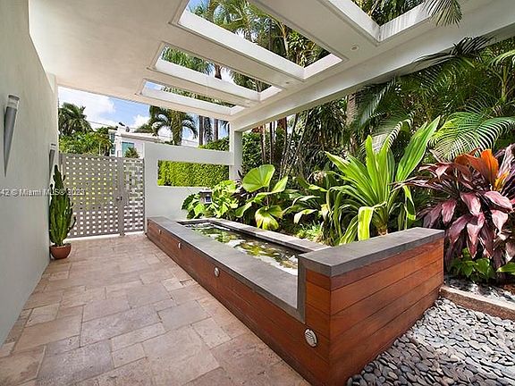 4th image of 405 E San Marino Dr