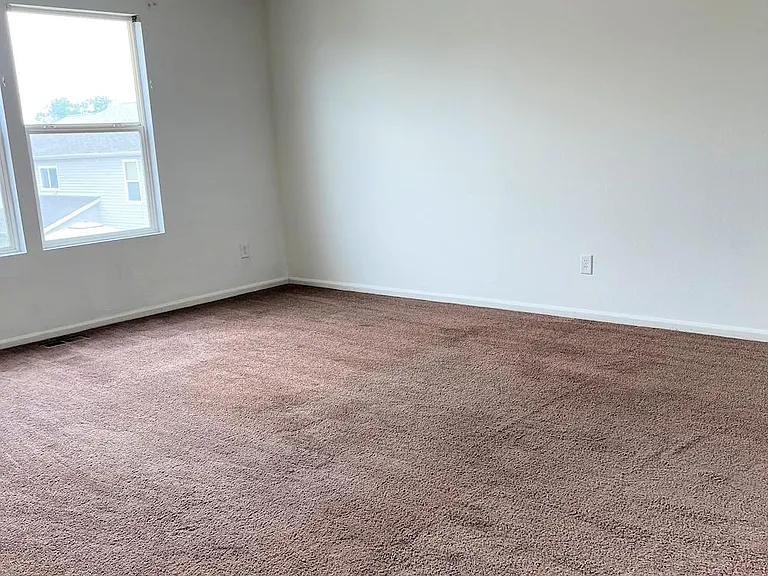 983 Canary Ct — Photo 31