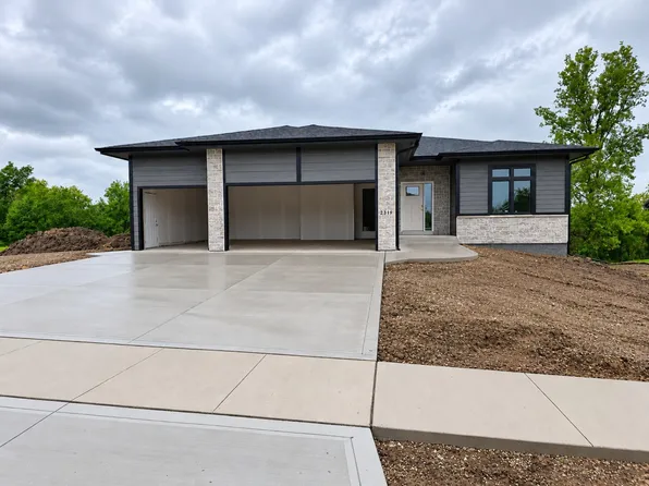 2319 N 8th Ct, Indianola, IA 50125