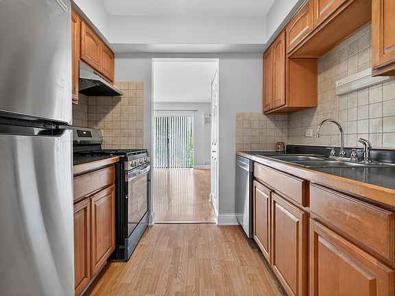 3rd image of 7117 W 93rd St APT 405