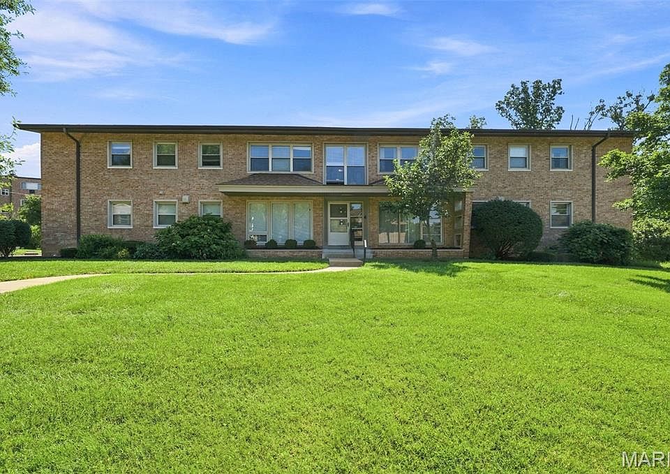 1st image of 4 Delcrest Ct APT 104