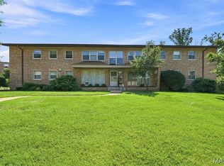 4 Delcrest Ct APT 104, Saint Louis, MO 63124