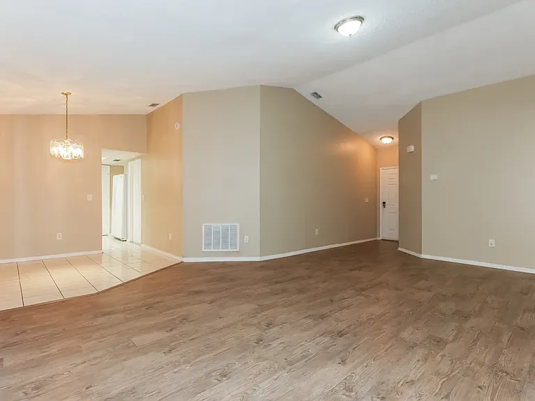 1157 Kestrel Way — Photo 7