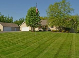879 Woodstock Ln, Pulaski, WI 54162