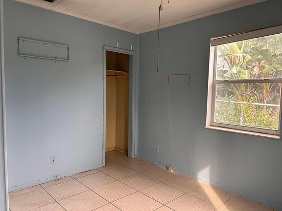 5th image of 840 W 2nd Street