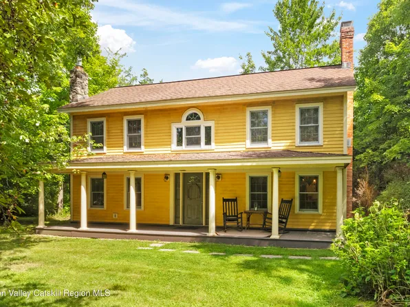 5 Link Road, Ghent, NY 12075