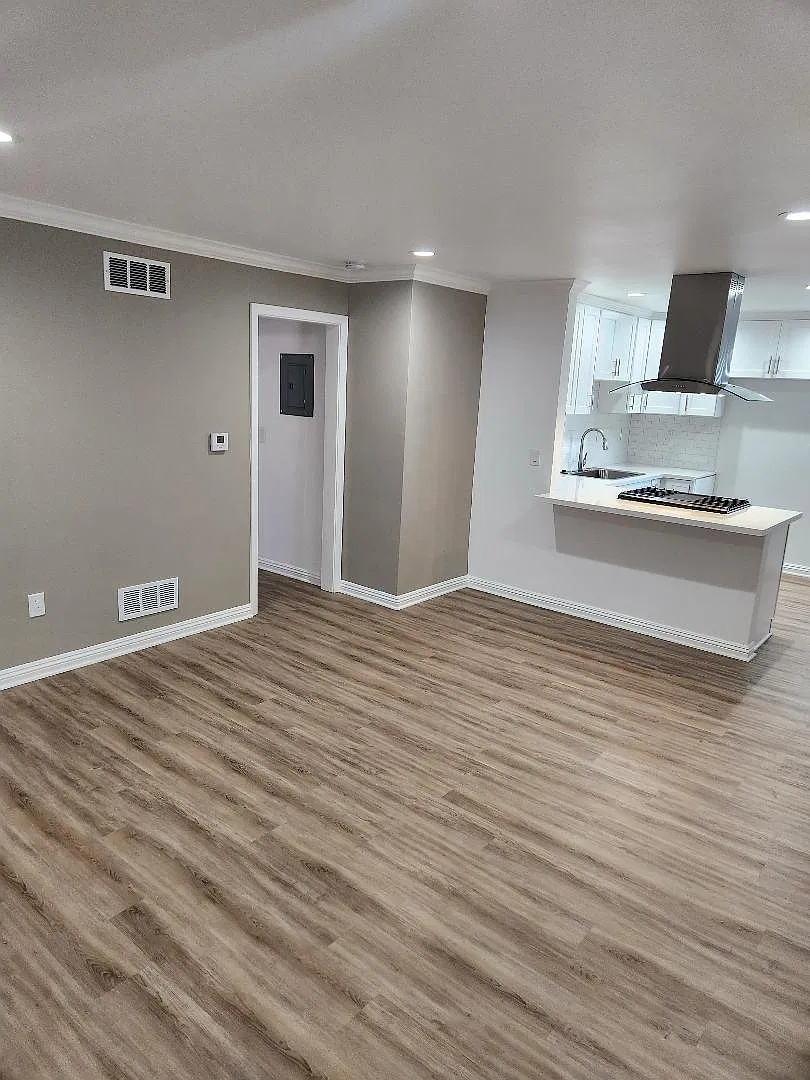 3 bed, 900 sqft, $2,895 — Photo 3