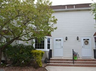 304 Salem Ct, Flemington, NJ 08822