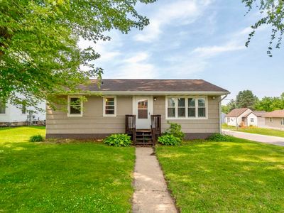 240 N Russell St, Denver, IA, 50622