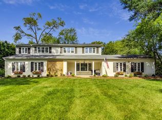 300 Canterbury Ln, Inverness, IL 60010