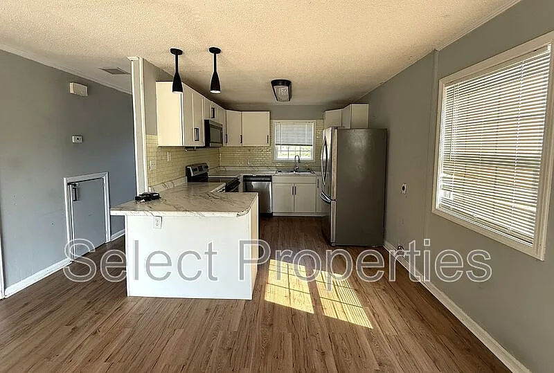 Building Photo - 2213 Spence Cir #1