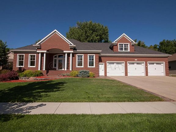 3rd image of 2034 5th St E