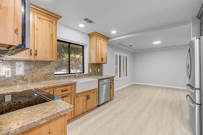 4 bed, 2034 sqft, $3,200 — Photo 4