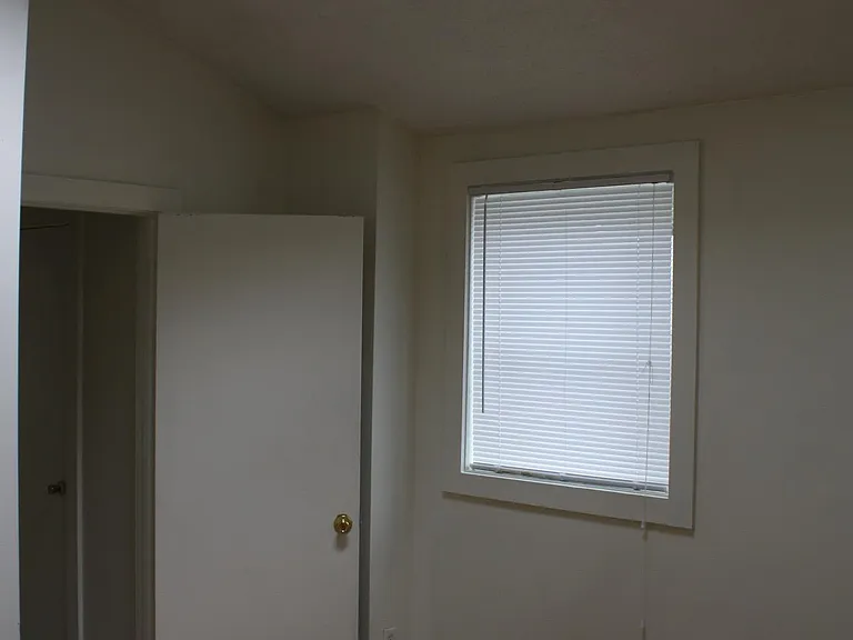 1477 Indianola Ave — Photo 7