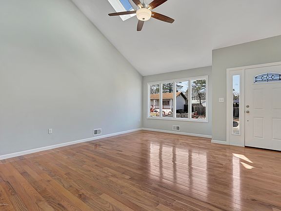 3rd image of 929 Spray Ave