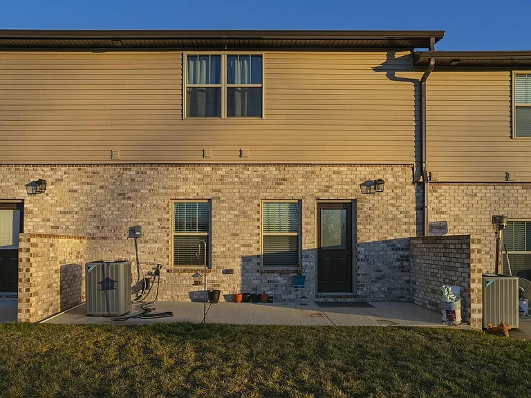 1003 Villa Cir — Photo 35