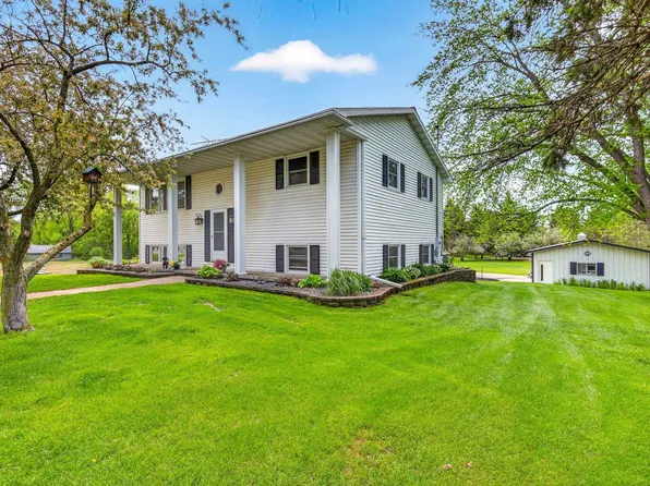 1858 Oakridge Rd, Neenah, WI 54956