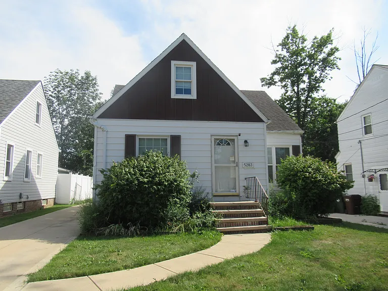 5203 Maplecrest Ave — Photo 1