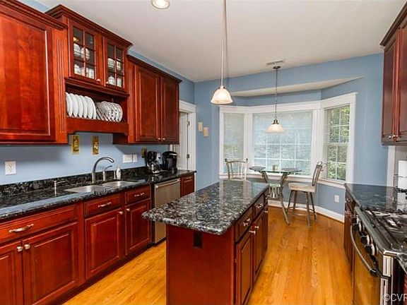 3rd image of 8070 Glenbrook Dr