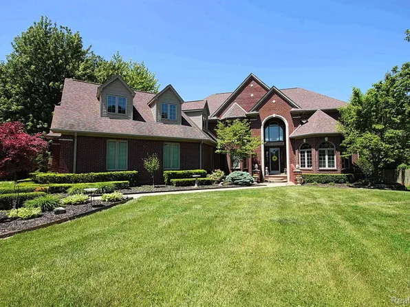 37373 Moravian Dr, Clinton Township, MI 48036